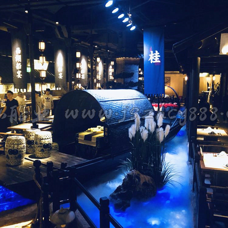 室内餐饮船